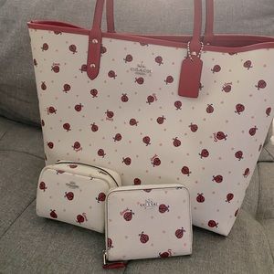 Coach tote with accessories